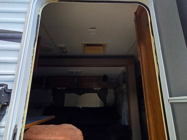 2003-fleetwood-2-axle-camper-(title)-image-28