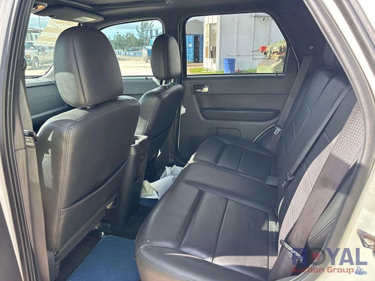 2012-ford-escape-image-17