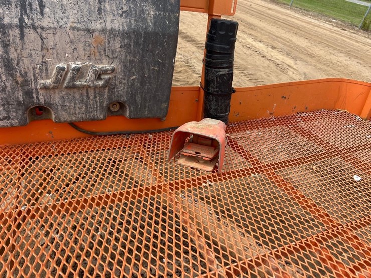 2005-jlg-660sj-image-23