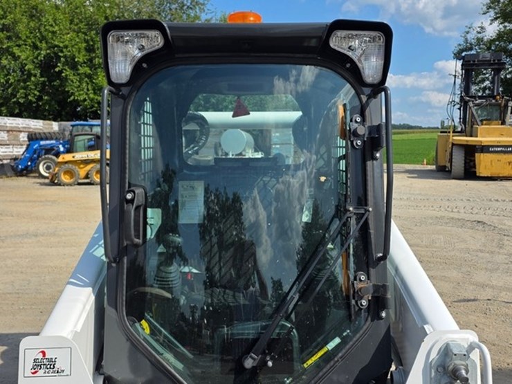 2023-bobcat-t770-image-39