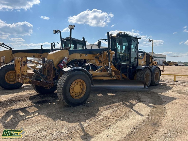 2015-caterpillar-160m-awd-image-1