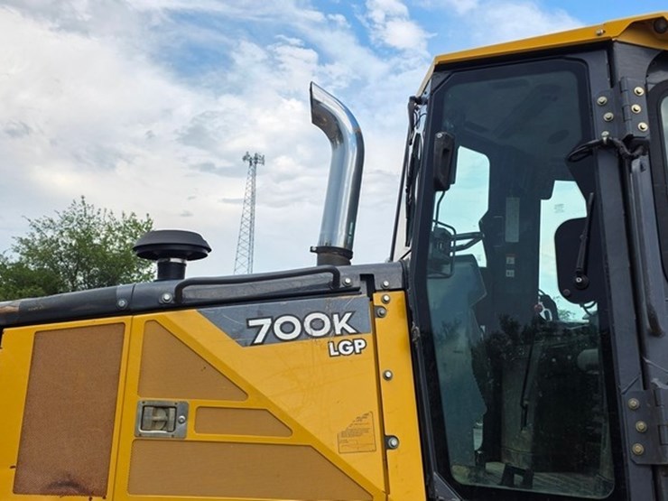 2014-deere-700k-lgp-image-17