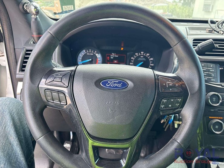 2018-ford-explorer-image-10