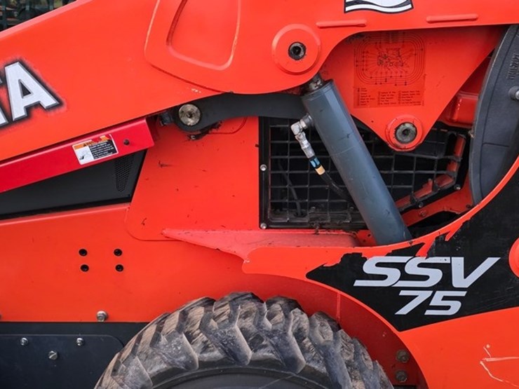 2016-kubota-ssv75-image-24