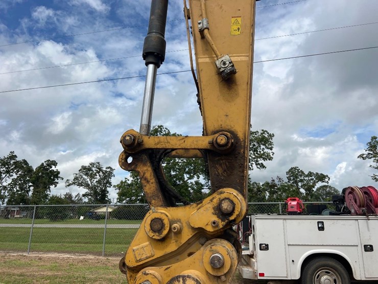 caterpillar-320gc-image-12