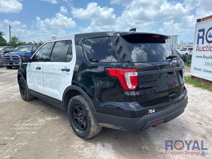 2017-ford-explorer-image-4