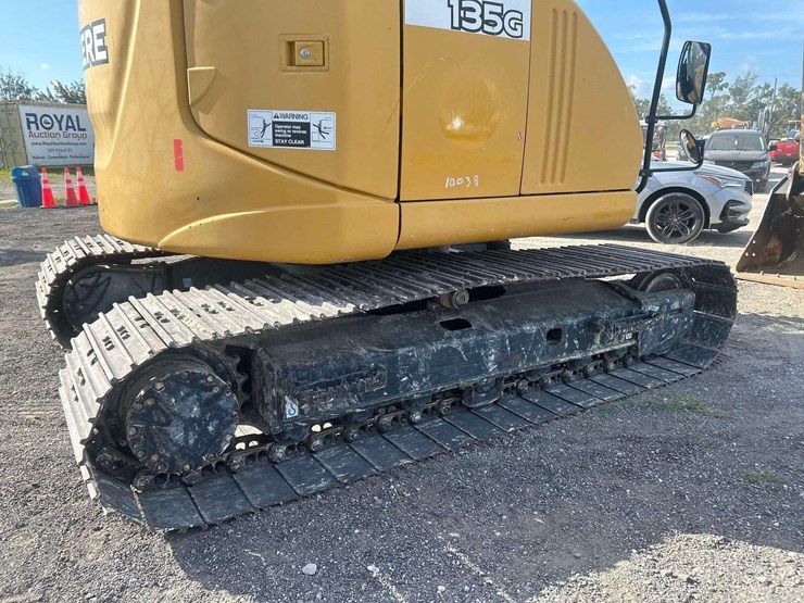 2015-deere-135g-image-19