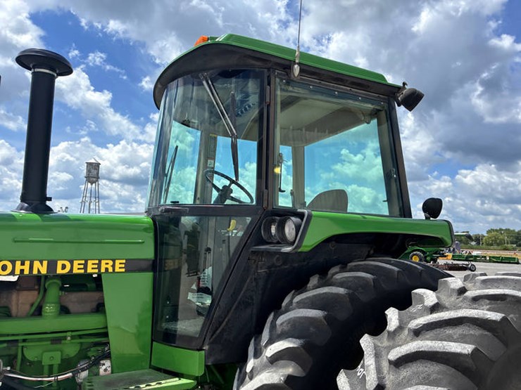 1990-john-deere-4555-image-36