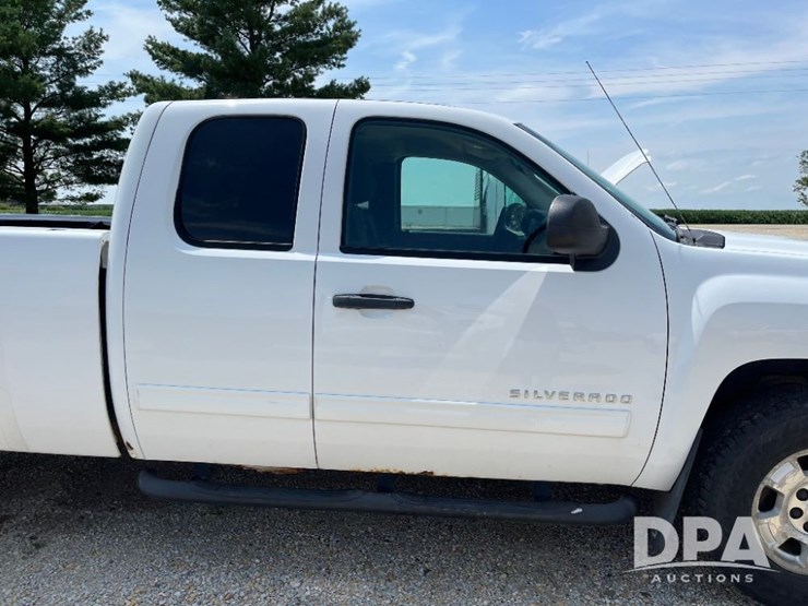 2013-chevrolet-silverado-image-27
