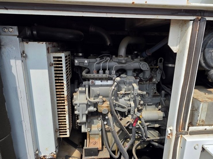 whisperwatt-45kw-towable-generator-(runs)-image-23