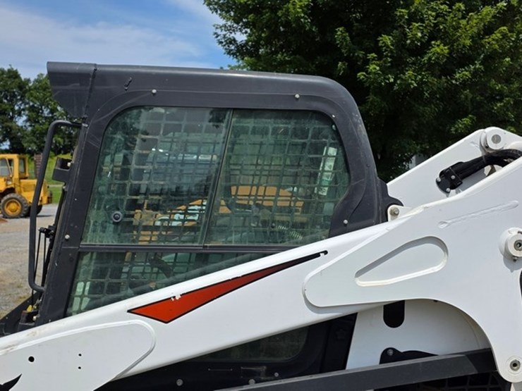 2022-bobcat-t770-image-29