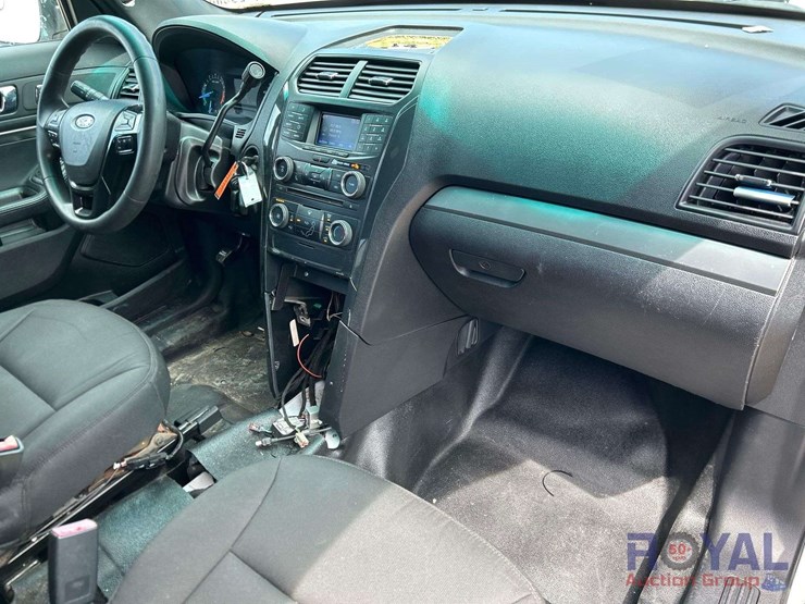 2016-ford-explorer-image-22