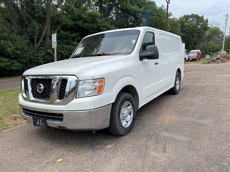 2013-nissan-nv2500-image-1