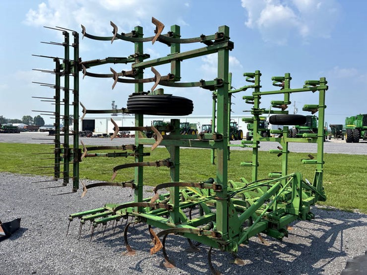 john-deere-1100-image-1