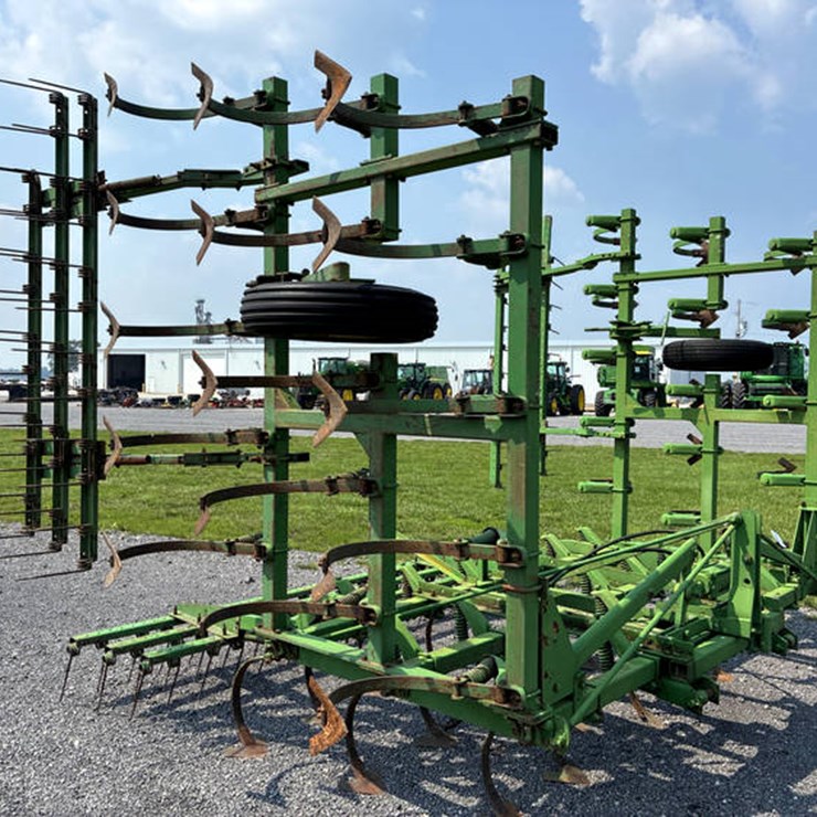 JOHN DEERE 1100