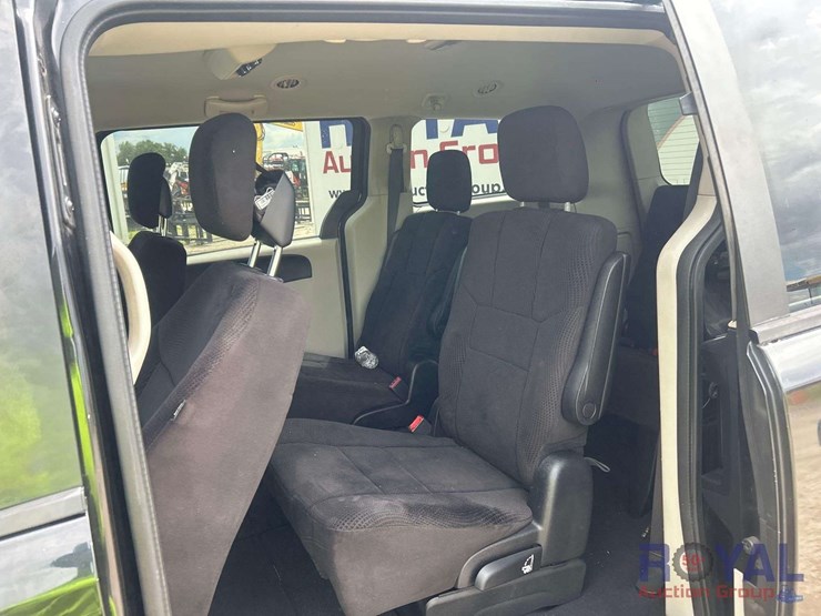 2014-dodge-grand-caravan-image-16