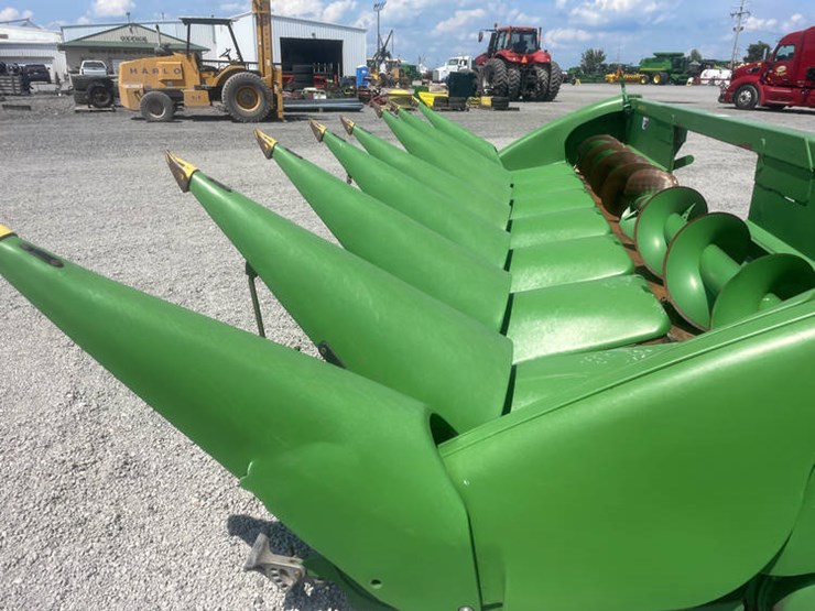 2011-john-deere-608c-image-4