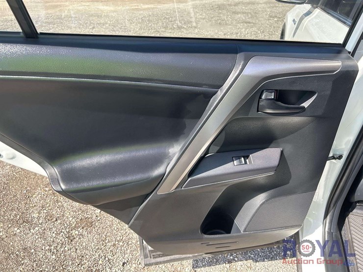 2018-toyota-rav4-image-25