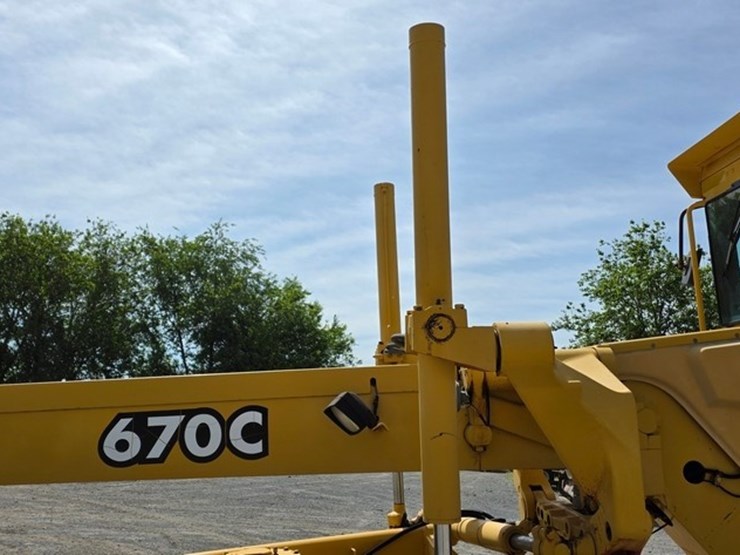 2001-deere-670c-image-12