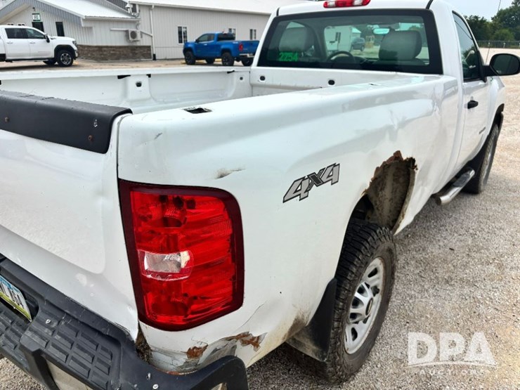 2013-chevrolet-3500hd-image-38