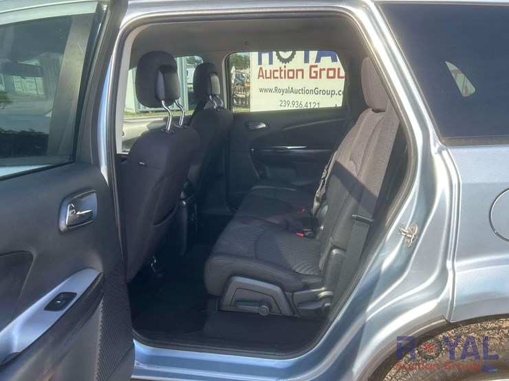 2013-dodge-journey-sxt-image-19