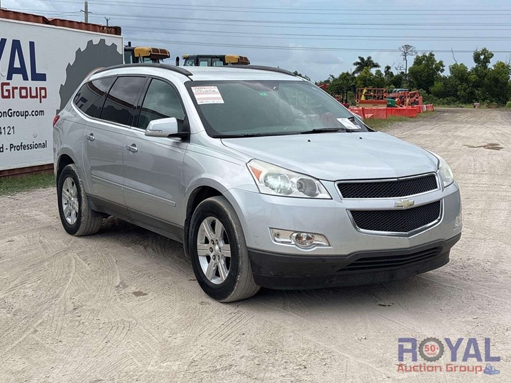 2011-chevrolet-traverse-image-2