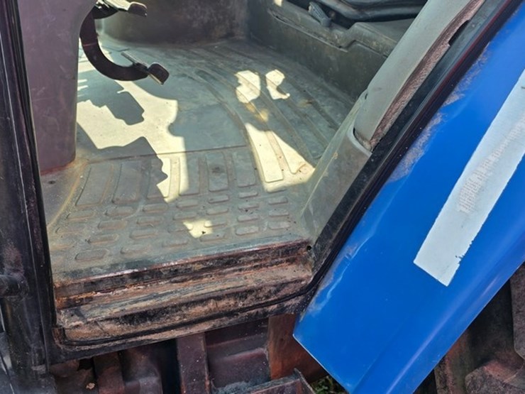 new-holland-ts100-image-47