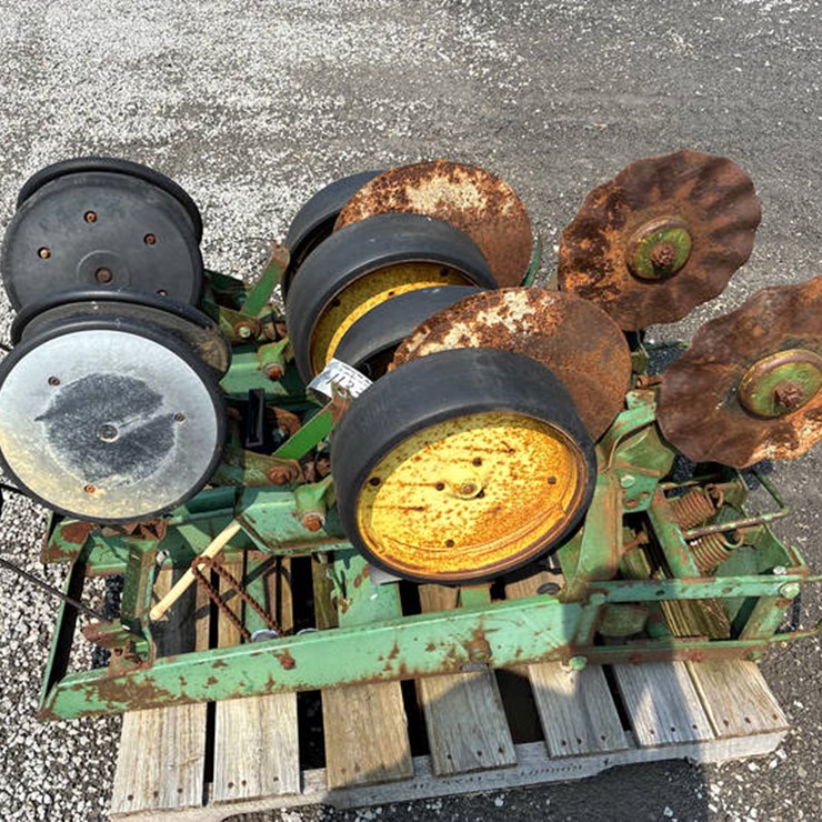 JOHN DEERE 2
