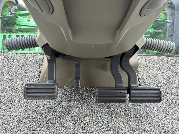 2021-john-deere-8rx-310-image-96