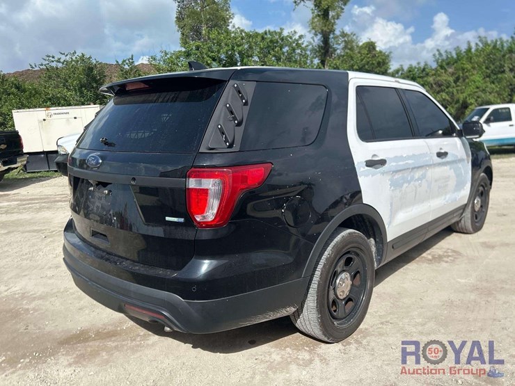 2016-ford-explorer-image-3