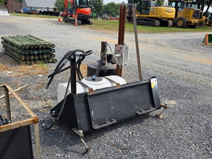 skidloader-bucket-w/hydraulic-attachment-image-1