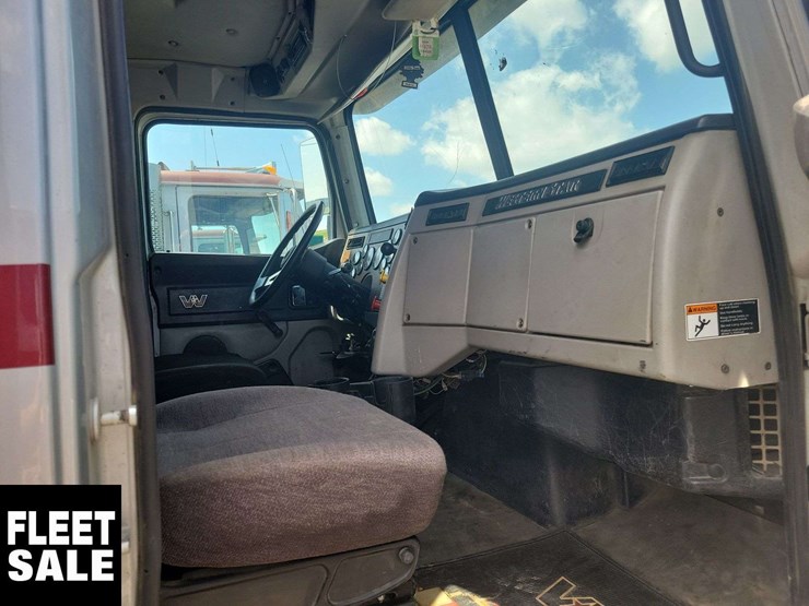 2015-western-star-4900-image-18