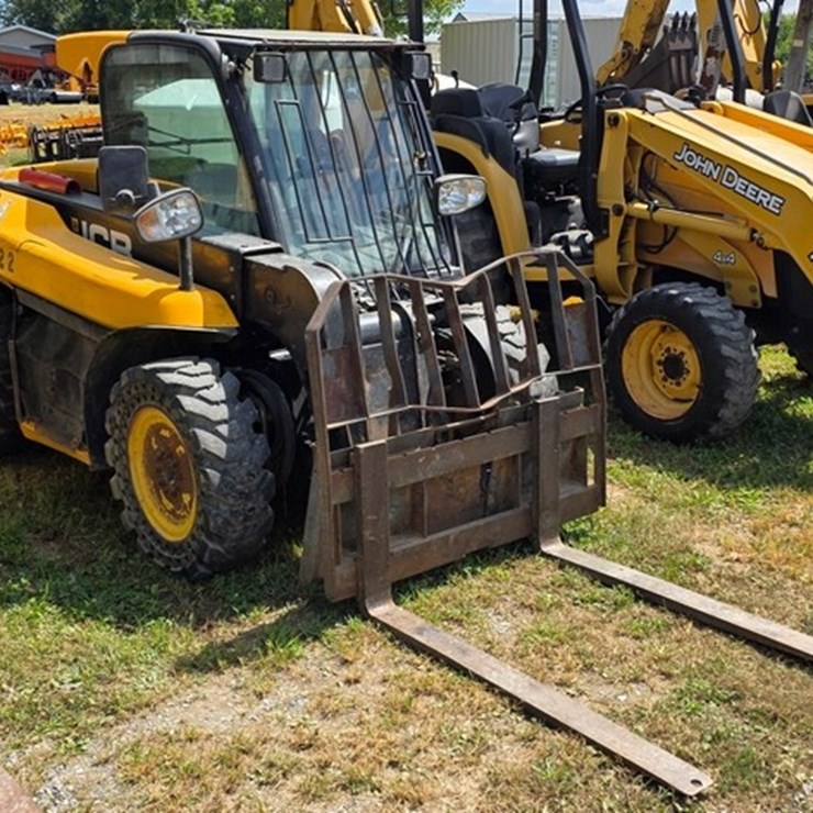 2011 JCB 515-40