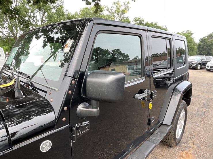 2007-jeep-wrangler-unlimited-sahara-image-14