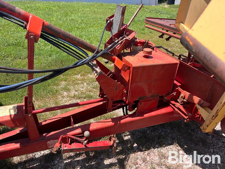 new-holland-1037-image-8