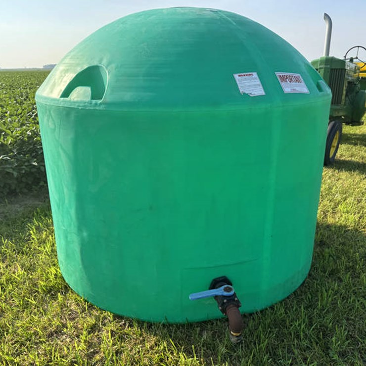 #1418 • 1600 GAL POLY WATER TANK