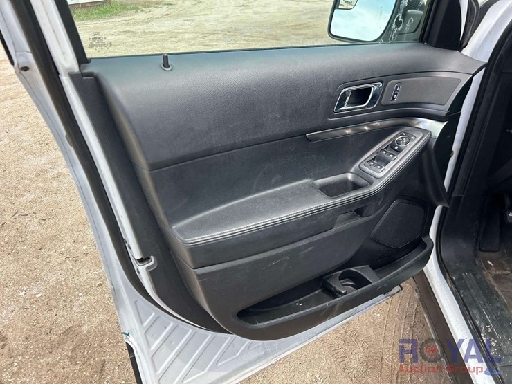 2016-ford-explorer-image-6