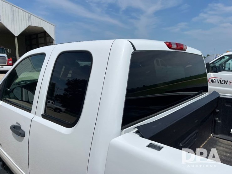 2013-chevrolet-silverado-image-36