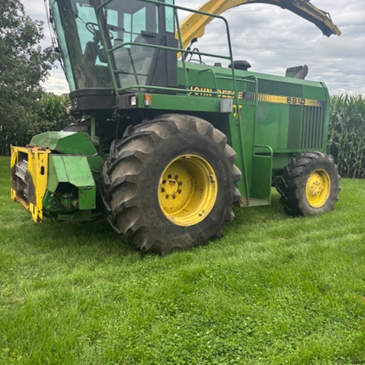 JOHN DEERE 6810
