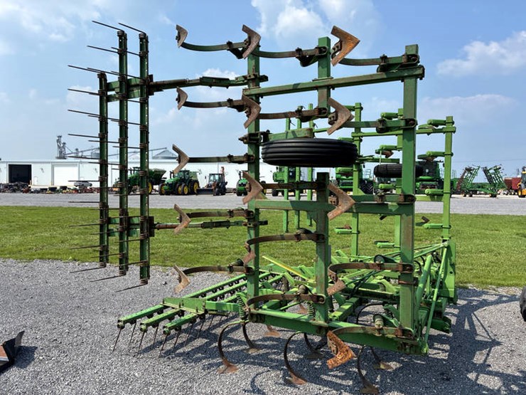 john-deere-1100-image-2