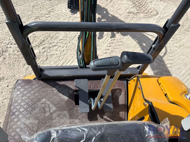 unused-2025-cfg-qk18r-mini-excavator-image-13