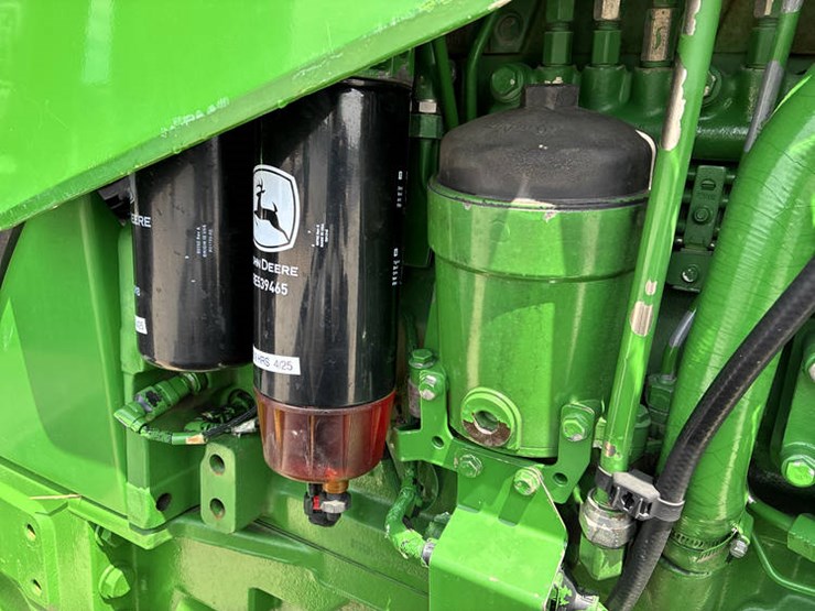 2014-john-deere-8285r-image-40