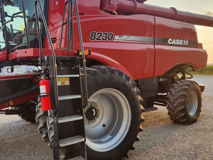 2014-case-ih-8230-image-1