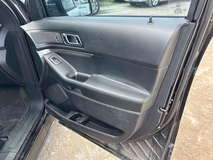 2018-ford-explorer-image-22