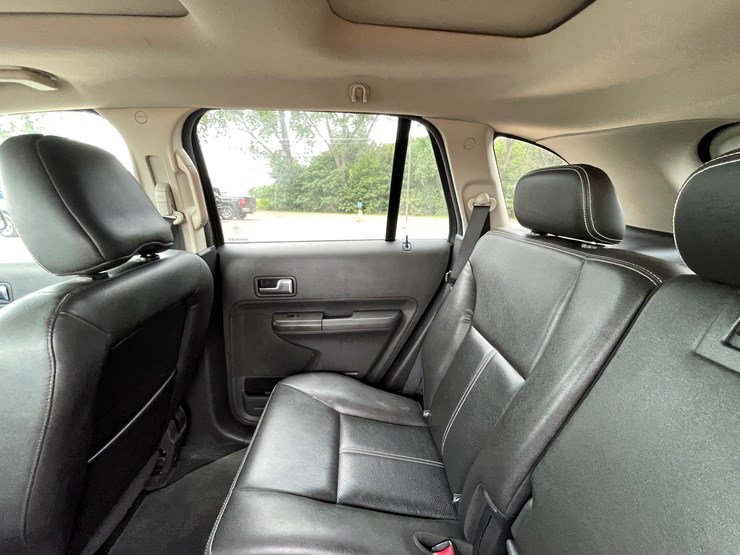 2010-ford-edge-image-63