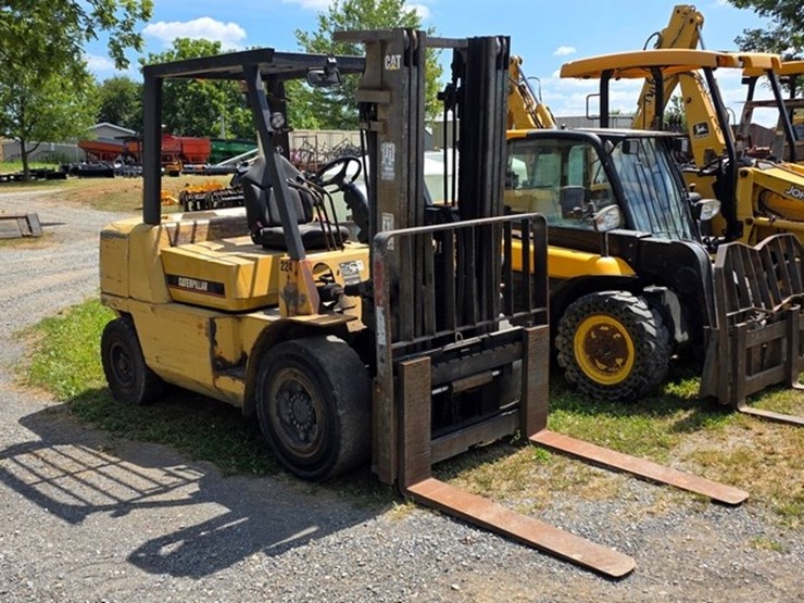 2005-caterpillar-dp40kl-image-1