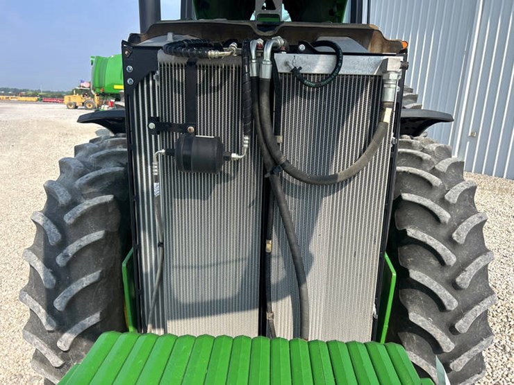 2012-john-deere-8285r-image-64