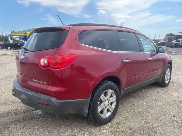 2012-chevrolet-traverse-ltz-image-3