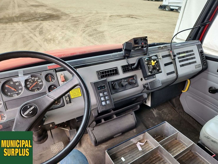1996-freightliner-fl80-image-19