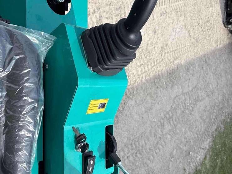 unused-2025-cfg-h15-mini-excavator-image-12